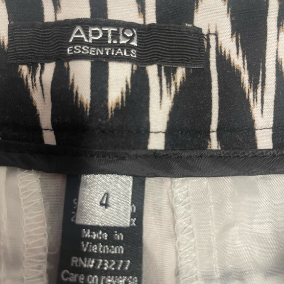 Black and White Patterned Women's Shorts Apt 9 size 4 - Picture 4 of 5